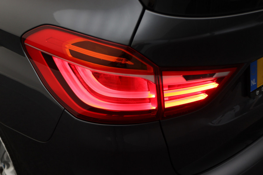 BMW 2 Serie Gran Tourer 218i 7p. Luxury Automaat Leer, Panoramadak, Head-Up, Camera, LED, Navigatie