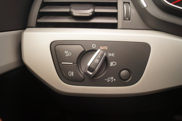 Audi A4 Avant 30 TDI Automaat -NAVI-LEER-ECC-PDC-