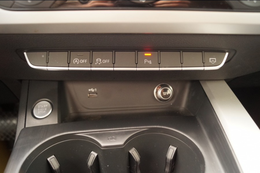 Audi A4 Avant 30 TDI Automaat -NAVI-LEER-ECC-PDC-