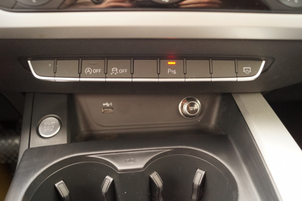 Audi A4 Avant 30 TDI Automaat -NAVI-LEER-ECC-PDC-