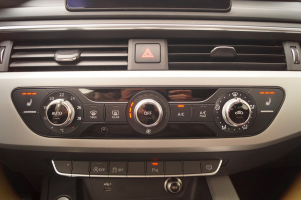 Audi A4 Avant 30 TDI Automaat -NAVI-LEER-ECC-PDC-