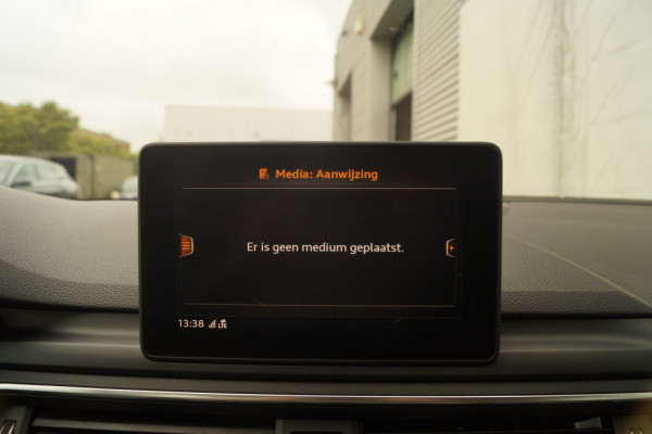 Audi A4 Avant 30 TDI Automaat -NAVI-LEER-ECC-PDC-