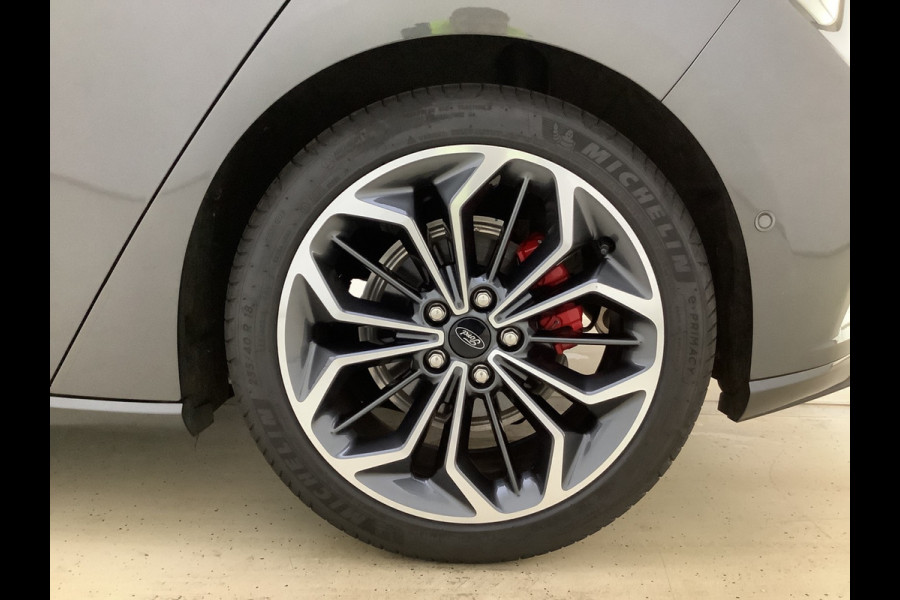 Ford Focus 1.0 EcoBoost 155 PK Hybrid ST Line | Panoramadak | Lederen bekleding | B&O Sound | ACC | Blind Spot | Camera | CarPlay | Elek. verstelbare stoelen | Trekhaak | Stoelverwarming | Stuurwielverwarming | BTW Auto | Fabrieksgarantie tot 07-2028