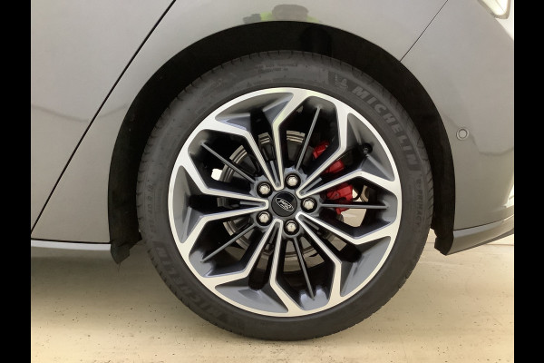 Ford Focus 1.0 EcoBoost 155 PK Hybrid ST Line | Panoramadak | Lederen bekleding | B&O Sound | ACC | Blind Spot | Camera | CarPlay | Elek. verstelbare stoelen | Trekhaak | Stoelverwarming | Stuurwielverwarming | BTW Auto | Fabrieksgarantie tot 07-2028