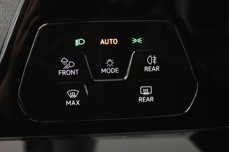 Volkswagen Golf 1.0 eTSI Life Business Automaat (PANORAMADAK, CAMERA, STOEL-/STUURVERWARMING, 1e EIGENAAR, GOED ONDERHOUDEN)