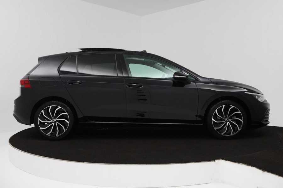 Volkswagen Golf 1.0 eTSI Life Business Automaat (PANORAMADAK, CAMERA, STOEL-/STUURVERWARMING, 1e EIGENAAR, GOED ONDERHOUDEN)