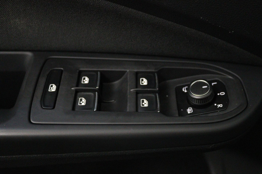 Volkswagen Golf 1.0 eTSI Life Business Automaat (PANORAMADAK, CAMERA, STOEL-/STUURVERWARMING, 1e EIGENAAR, GOED ONDERHOUDEN)