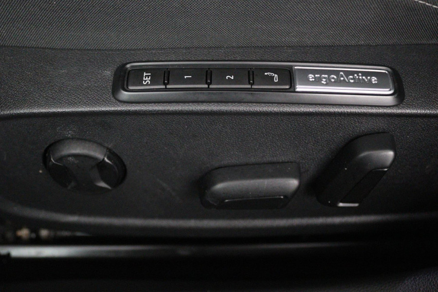 Volkswagen Golf 1.0 eTSI Life Business Automaat (PANORAMADAK, CAMERA, STOEL-/STUURVERWARMING, 1e EIGENAAR, GOED ONDERHOUDEN)