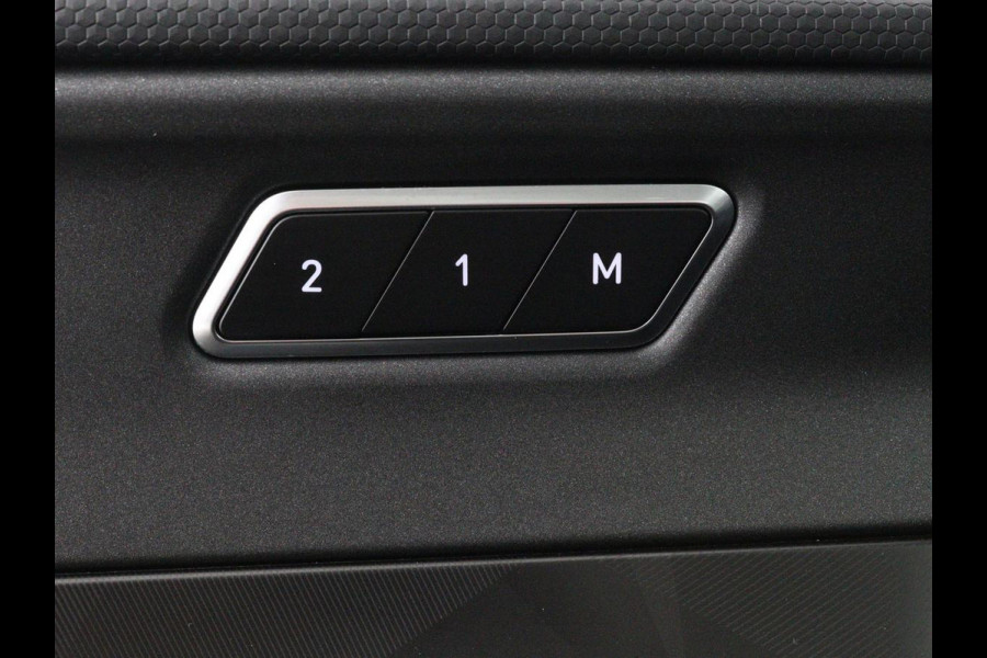 Lynk & Co 01 1.5 Plug In | Panoramadak | Infinity by Harman | 360 camera | Adaptive cruise | Stoelverwarming | Carplay | Memory | Full LED