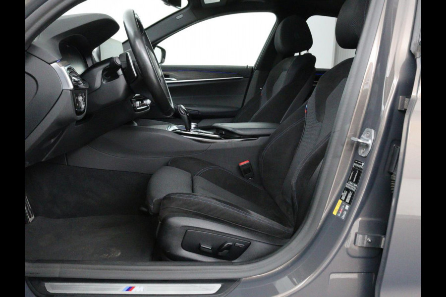 BMW 5 Serie 530e iPerformance M-sport | Schuifdak | Camera | Alcantara | Stoelverwarming | Carplay | Elektrische sportstoelen | Full LED | Navigatie | Live Cockpit