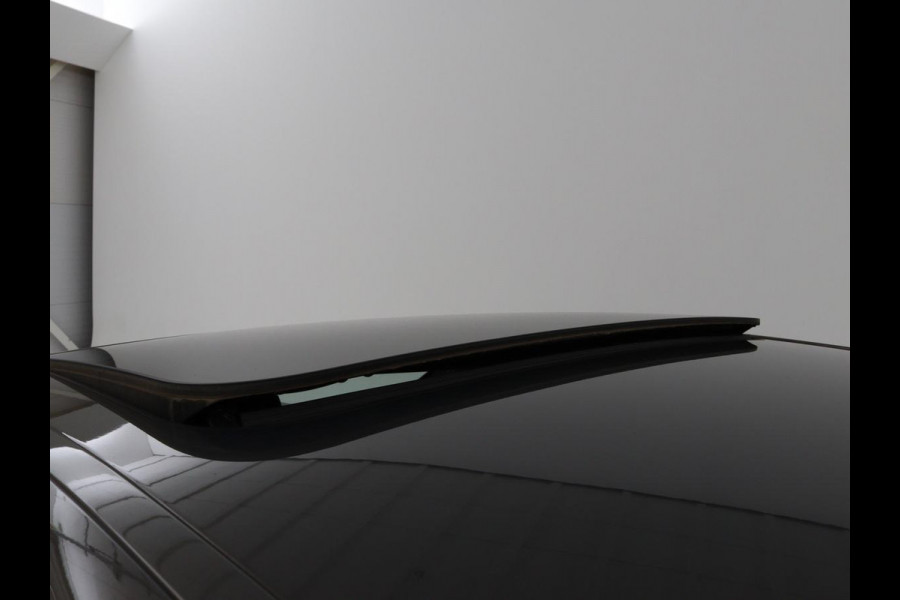 BMW 5 Serie 530e iPerformance M-sport | Schuifdak | Camera | Alcantara | Stoelverwarming | Carplay | Elektrische sportstoelen | Full LED | Navigatie | Live Cockpit