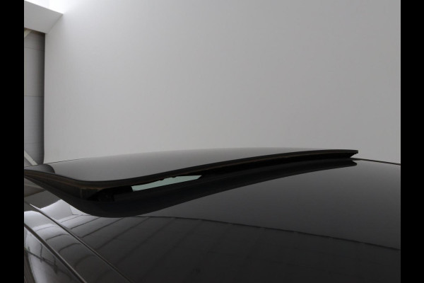 BMW 5 Serie 530e iPerformance M-sport | Schuifdak | Camera | Alcantara | Stoelverwarming | Carplay | Elektrische sportstoelen | Full LED | Navigatie | Live Cockpit