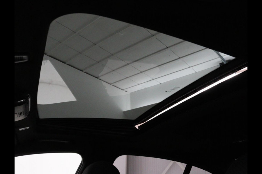 BMW 5 Serie 530e iPerformance M-sport | Schuifdak | Camera | Alcantara | Stoelverwarming | Carplay | Elektrische sportstoelen | Full LED | Navigatie | Live Cockpit