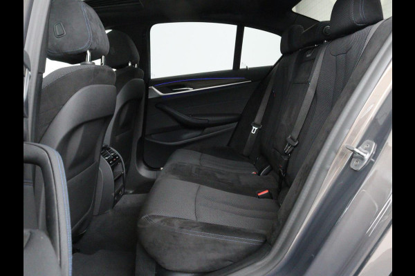 BMW 5 Serie 530e iPerformance M-sport | Schuifdak | Camera | Alcantara | Stoelverwarming | Carplay | Elektrische sportstoelen | Full LED | Navigatie | Live Cockpit