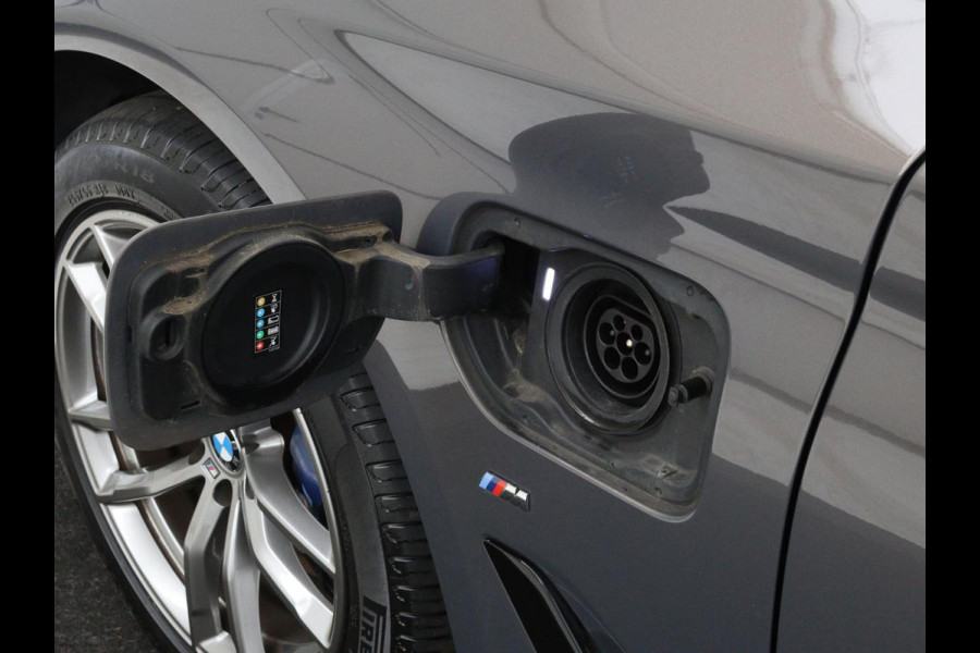 BMW 5 Serie 530e iPerformance M-sport | Schuifdak | Camera | Alcantara | Stoelverwarming | Carplay | Elektrische sportstoelen | Full LED | Navigatie | Live Cockpit
