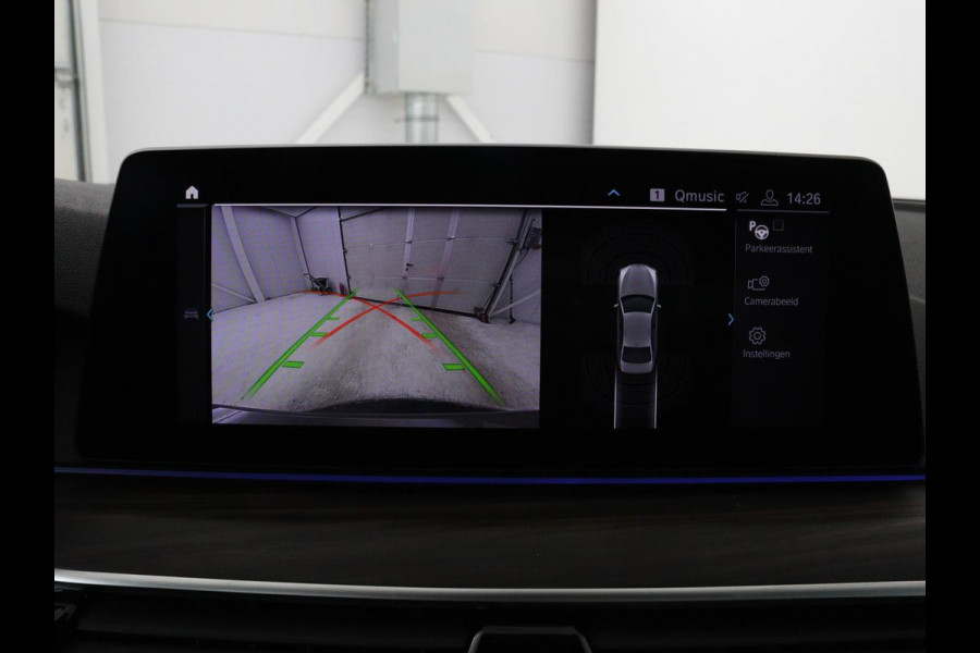 BMW 5 Serie 530e iPerformance M-sport | Schuifdak | Camera | Alcantara | Stoelverwarming | Carplay | Elektrische sportstoelen | Full LED | Navigatie | Live Cockpit