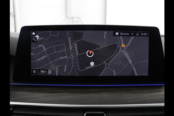 BMW 5 Serie 530e iPerformance M-sport | Schuifdak | Camera | Alcantara | Stoelverwarming | Carplay | Elektrische sportstoelen | Full LED | Navigatie | Live Cockpit