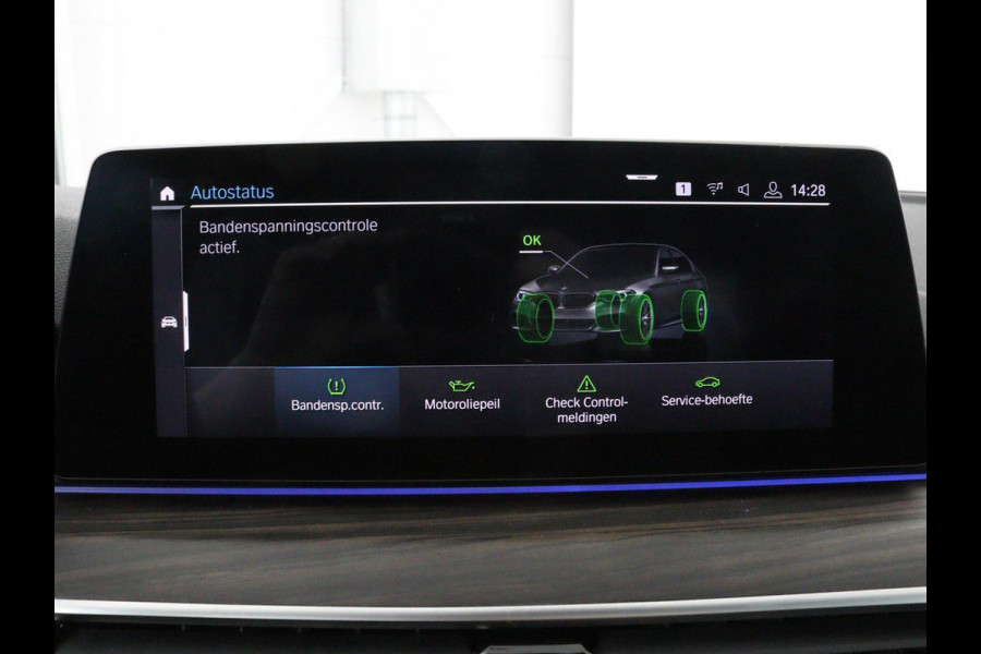 BMW 5 Serie 530e iPerformance M-sport | Schuifdak | Camera | Alcantara | Stoelverwarming | Carplay | Elektrische sportstoelen | Full LED | Navigatie | Live Cockpit