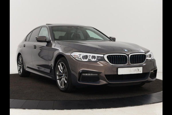 BMW 5 Serie 530e iPerformance M-sport | Schuifdak | Camera | Alcantara | Stoelverwarming | Carplay | Elektrische sportstoelen | Full LED | Navigatie | Live Cockpit