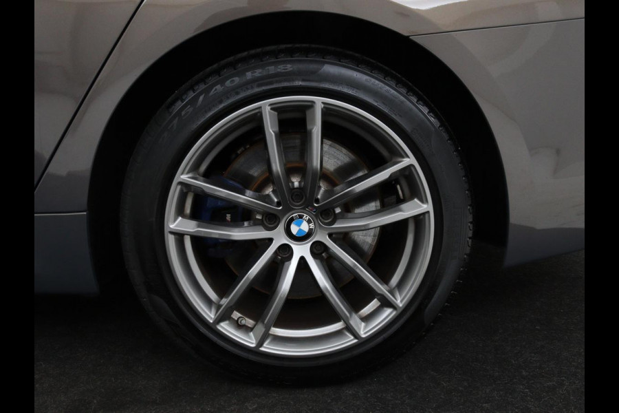 BMW 5 Serie 530e iPerformance M-sport | Schuifdak | Camera | Alcantara | Stoelverwarming | Carplay | Elektrische sportstoelen | Full LED | Navigatie | Live Cockpit