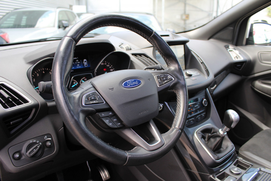 Ford Kuga 1.5 EcoBoost 150PK ST Line | Panoramadak | Trekhaak | Xenon | Winterpack