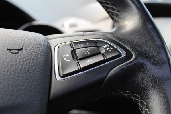 Ford Kuga 1.5 EcoBoost 150PK ST Line | Panoramadak | Trekhaak | Xenon | Winterpack