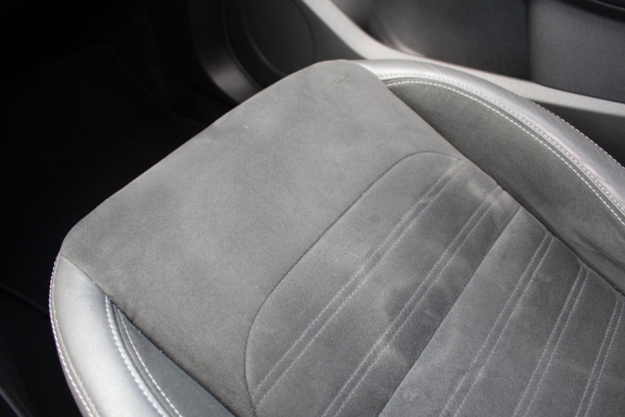 Ford Kuga 1.5 EcoBoost 150PK ST Line | Panoramadak | Trekhaak | Xenon | Winterpack