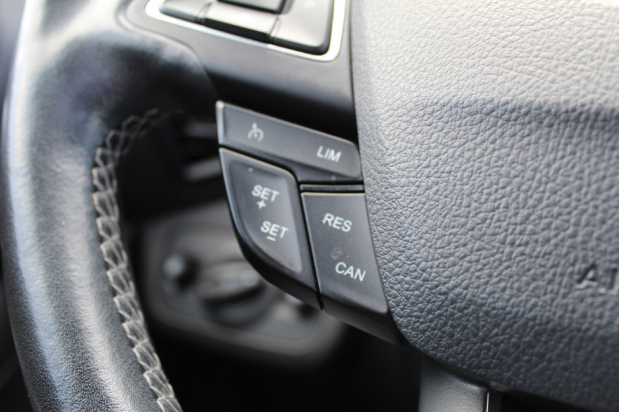 Ford Kuga 1.5 EcoBoost 150PK ST Line | Panoramadak | Trekhaak | Xenon | Winterpack