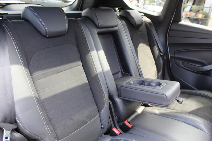 Ford Kuga 1.5 EcoBoost 150PK ST Line | Panoramadak | Trekhaak | Xenon | Winterpack