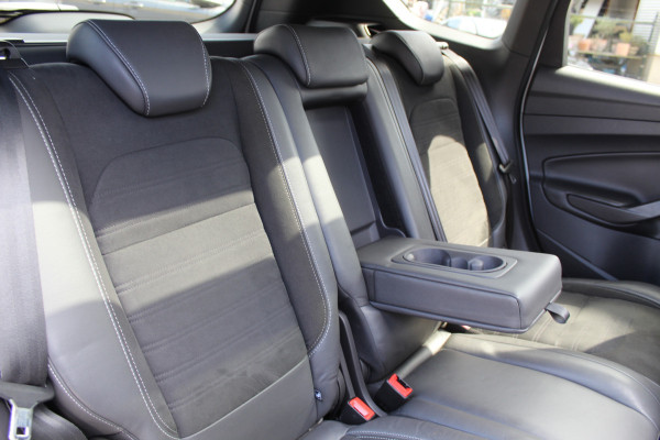 Ford Kuga 1.5 EcoBoost 150PK ST Line | Panoramadak | Trekhaak | Xenon | Winterpack
