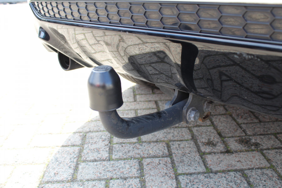 Ford Kuga 1.5 EcoBoost 150PK ST Line | Panoramadak | Trekhaak | Xenon | Winterpack