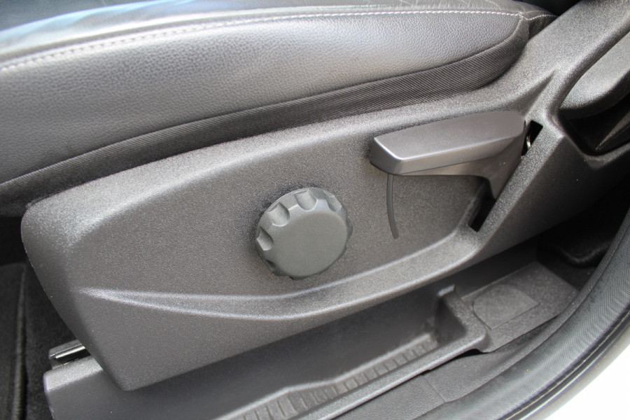 Ford Kuga 1.5 EcoBoost 150PK ST Line | Panoramadak | Trekhaak | Xenon | Winterpack