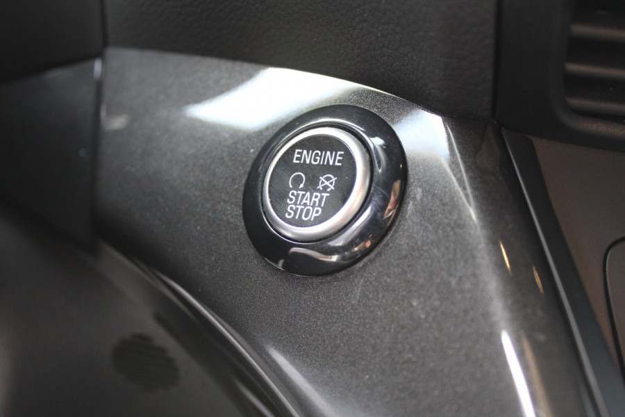 Ford Kuga 1.5 EcoBoost 150PK ST Line | Panoramadak | Trekhaak | Xenon | Winterpack