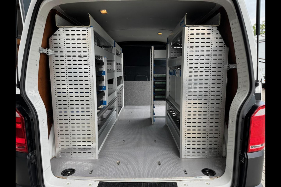 Volkswagen Transporter 2.0 TDI 150pk L2H1 Automaat | 2X SCHUIF | Camera | Trekhaak | Navi | PDC | Servicebus | Cruisecontrol