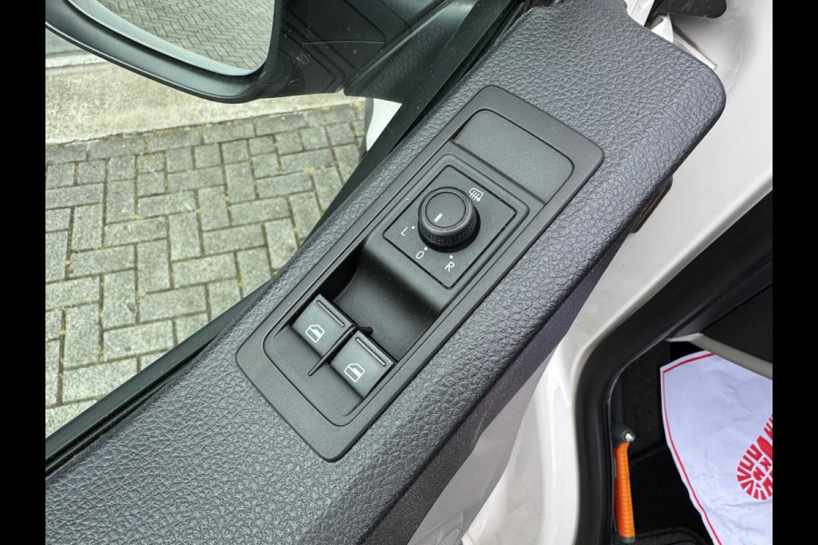 Volkswagen Transporter 2.0 TDI 150pk L2H1 Automaat | 2X SCHUIF | Camera | Trekhaak | Navi | PDC | Servicebus | Cruisecontrol