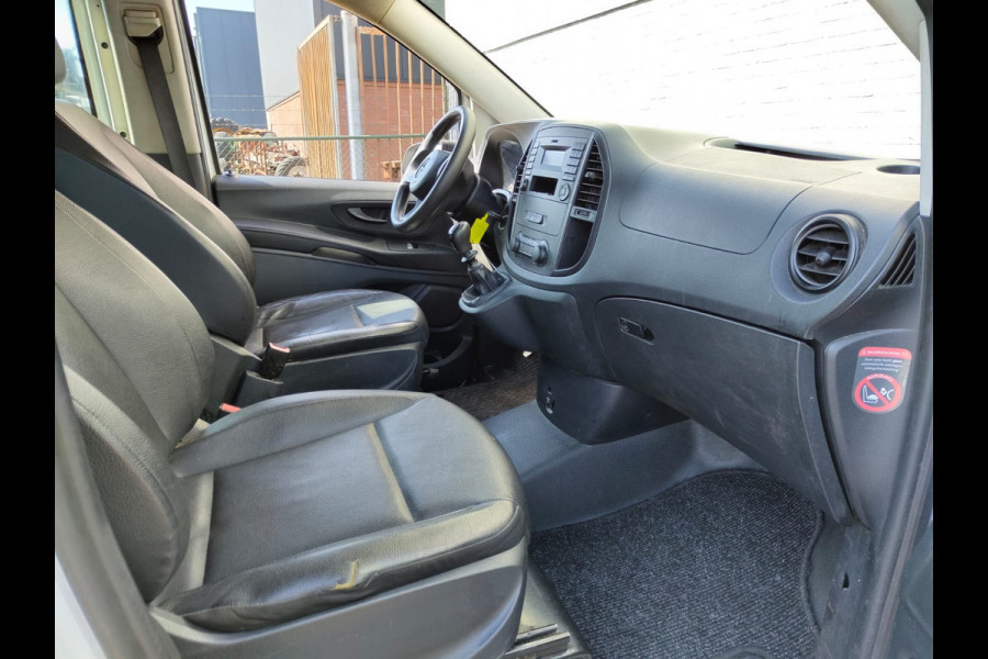 Mercedes-Benz Vito 111 CDI Lang Dubbele Cabine Airco Trekhaak Imperial+Ladderrol Bluetooth Licht/Regen-Sensor Betonplex Vloer Lat om Lat Betimmering Zijschuifdeur Comfort 1e eigenaar! Euro 6