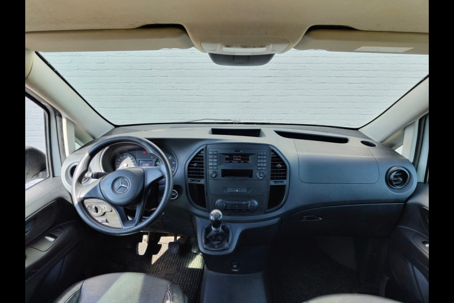 Mercedes-Benz Vito 111 CDI Lang Dubbele Cabine Airco Trekhaak Imperial+Ladderrol Bluetooth Licht/Regen-Sensor Betonplex Vloer Lat om Lat Betimmering Zijschuifdeur Comfort 1e eigenaar! Euro 6