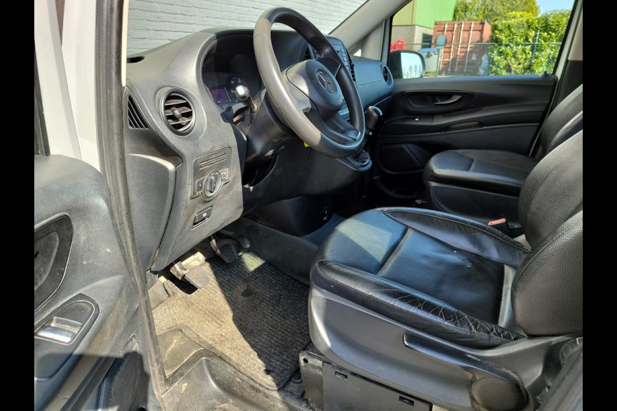 Mercedes-Benz Vito 111 CDI Lang Dubbele Cabine Airco Trekhaak Imperial+Ladderrol Bluetooth Licht/Regen-Sensor Betonplex Vloer Lat om Lat Betimmering Zijschuifdeur Comfort 1e eigenaar! Euro 6