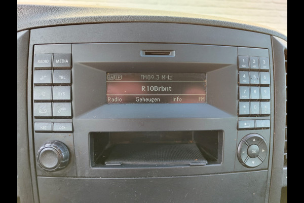 Mercedes-Benz Vito 111 CDI Lang Dubbele Cabine Airco Trekhaak Imperial+Ladderrol Bluetooth Licht/Regen-Sensor Betonplex Vloer Lat om Lat Betimmering Zijschuifdeur Comfort 1e eigenaar! Euro 6