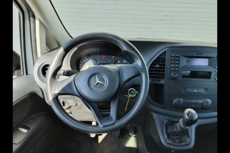 Mercedes-Benz Vito 111 CDI Lang Dubbele Cabine Airco Trekhaak Imperial+Ladderrol Bluetooth Licht/Regen-Sensor Betonplex Vloer Lat om Lat Betimmering Zijschuifdeur Comfort 1e eigenaar! Euro 6