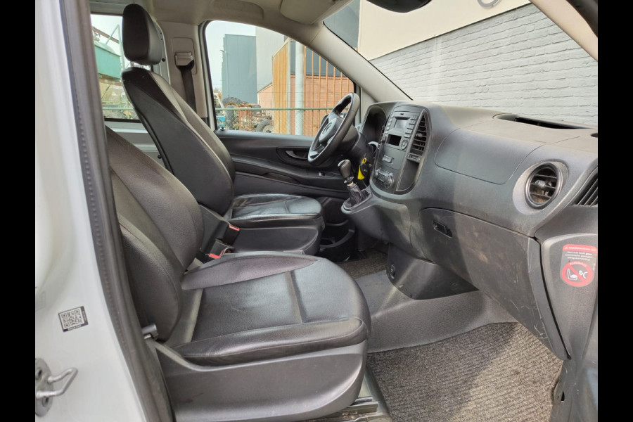 Mercedes-Benz Vito 111 CDI Lang Dubbele Cabine Airco Trekhaak Imperial+Ladderrol Bluetooth Licht/Regen-Sensor Betonplex Vloer Lat om Lat Betimmering Zijschuifdeur Comfort 1e eigenaar! Euro 6