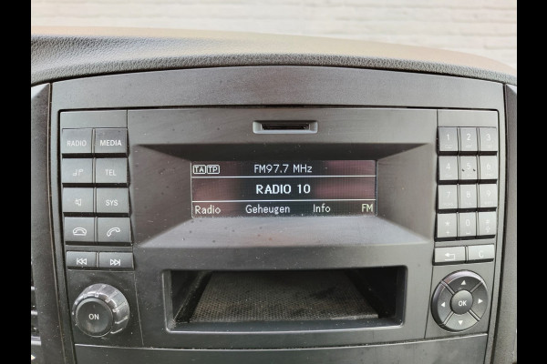 Mercedes-Benz Vito 111 CDI Lang Dubbele Cabine Airco Trekhaak Imperial+Ladderrol Bluetooth Licht/Regen-Sensor Betonplex Vloer Lat om Lat Betimmering Zijschuifdeur Comfort 1e eigenaar! Euro 6