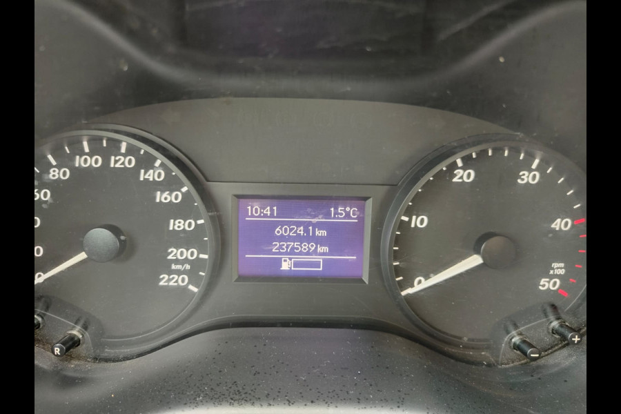 Mercedes-Benz Vito 111 CDI Lang Dubbele Cabine Airco Trekhaak Imperial+Ladderrol Bluetooth Licht/Regen-Sensor Betonplex Vloer Lat om Lat Betimmering Zijschuifdeur Comfort 1e eigenaar! Euro 6