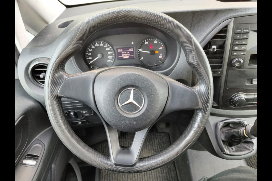 Mercedes-Benz Vito 111 CDI Lang Dubbele Cabine Airco Trekhaak Imperial+Ladderrol Bluetooth Licht/Regen-Sensor Betonplex Vloer Lat om Lat Betimmering Zijschuifdeur Comfort 1e eigenaar! Euro 6