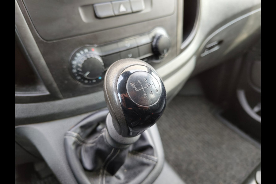 Mercedes-Benz Vito 111 CDI Lang Dubbele Cabine Airco Trekhaak Imperial+Ladderrol Bluetooth Licht/Regen-Sensor Betonplex Vloer Lat om Lat Betimmering Zijschuifdeur Comfort 1e eigenaar! Euro 6