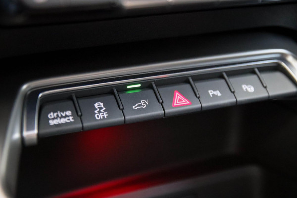 Audi A3 Sportback 40TFSI e PHEV S Edition S line Competition 204pk S-Tronic|Panoramadak|Virtual Cockpit|Supersport Kuipstoelen|B&O