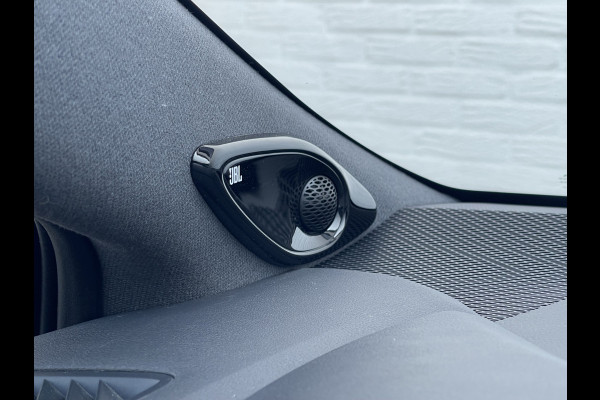 Toyota Corolla Touring Sports 2.0 Hybrid Team D | CarPlay | Camera | JBL | ACC | LED | Keyless | 17 inch