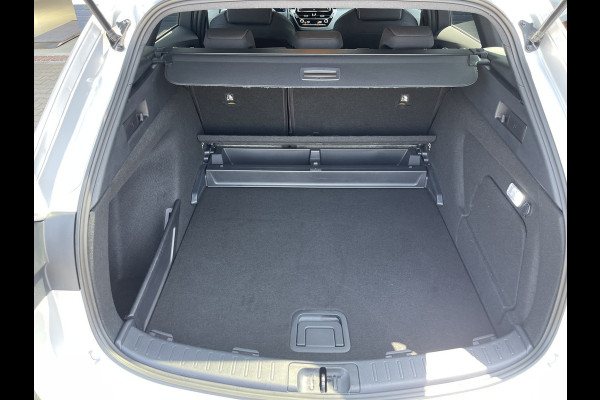 Toyota Corolla Touring Sports 2.0 Hybrid Team D | CarPlay | Camera | JBL | ACC | LED | Keyless | 17 inch