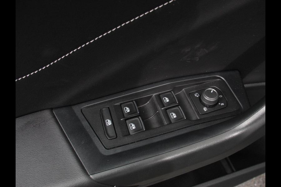 Volkswagen T-Roc 1.5 TSI 150pk DSG Style Navigatie Apple Carplay/Android Auto Digitale Cockpit Climate Control Lichtmetalen velgen