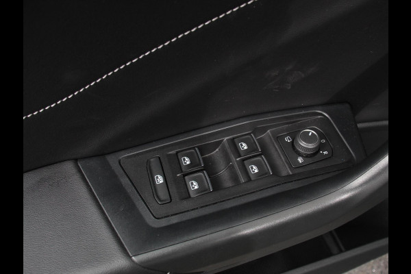 Volkswagen T-Roc 1.5 TSI 150pk DSG Style Navigatie Apple Carplay/Android Auto Digitale Cockpit Climate Control Lichtmetalen velgen